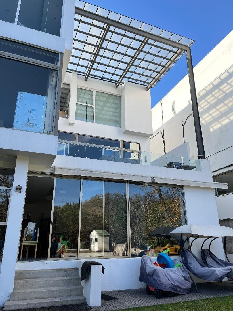 Residencia minimalista frente al bosque, Condado de Sayavedra